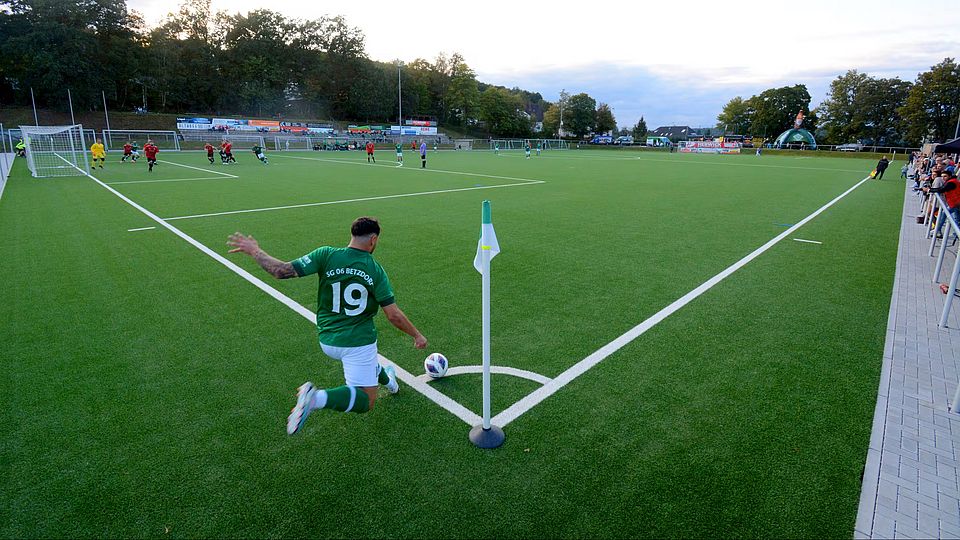 Einweihung des neuen Rasen im Stadion am Brühl
