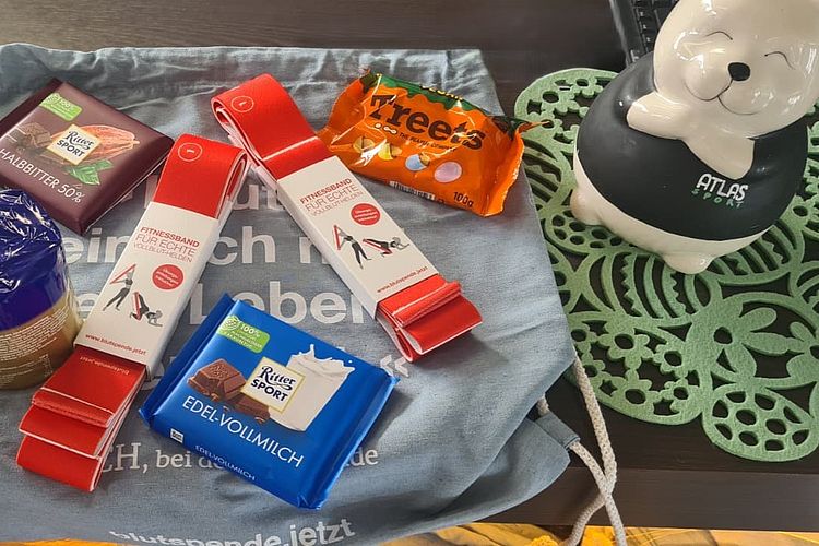 Blutspendendegeschenke der Atlas Sport Blutspendeaktion (Foto: DRK)