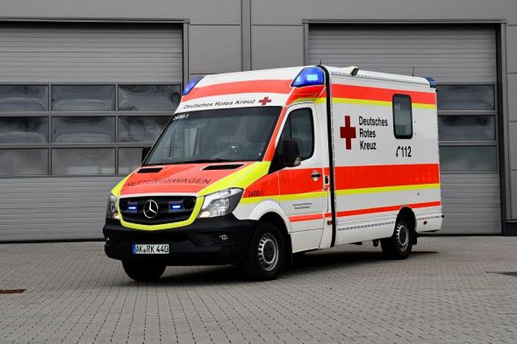Dreiviertelansicht des DRK RTW Betzdorf (Foto: DRK)