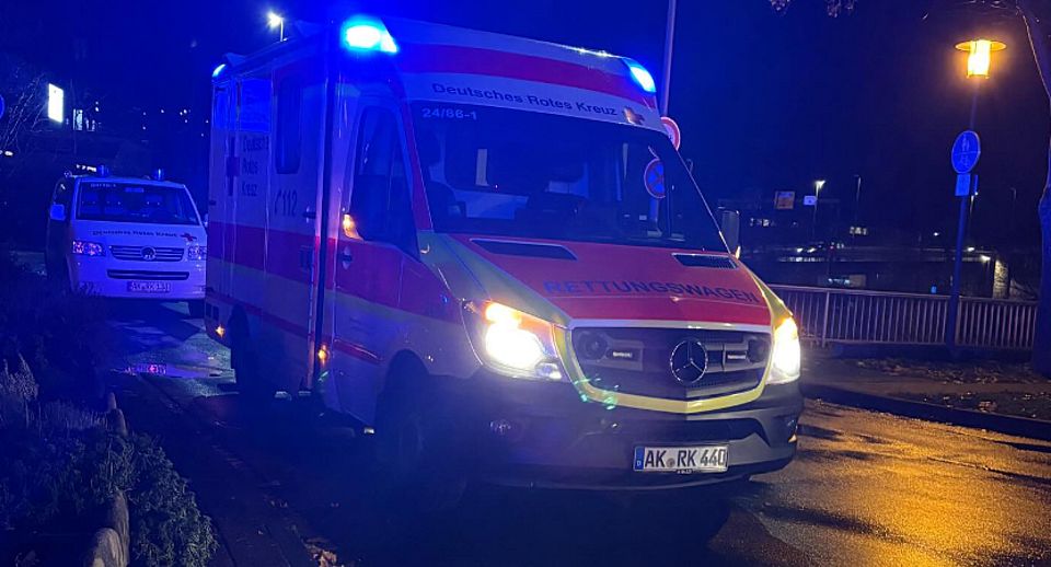 Abgebildet sind unser RTW 24/86-1 und MTW 24/19-1, alarmiert zu einen Kellerbrand in einem Mehrfamilienhaus in der Innenstadt von Betzdorf.