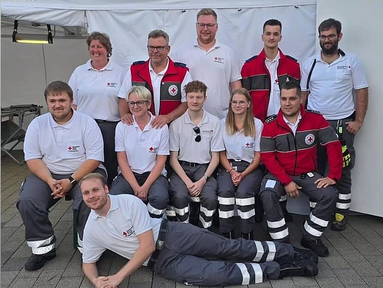 1.08.2026_Sanitaetswachdienst_Schuetzenfest_Birken-Honigessen Gruppenfoto der Helfenden bei Schützenfest in Birken Honigsessen 2026