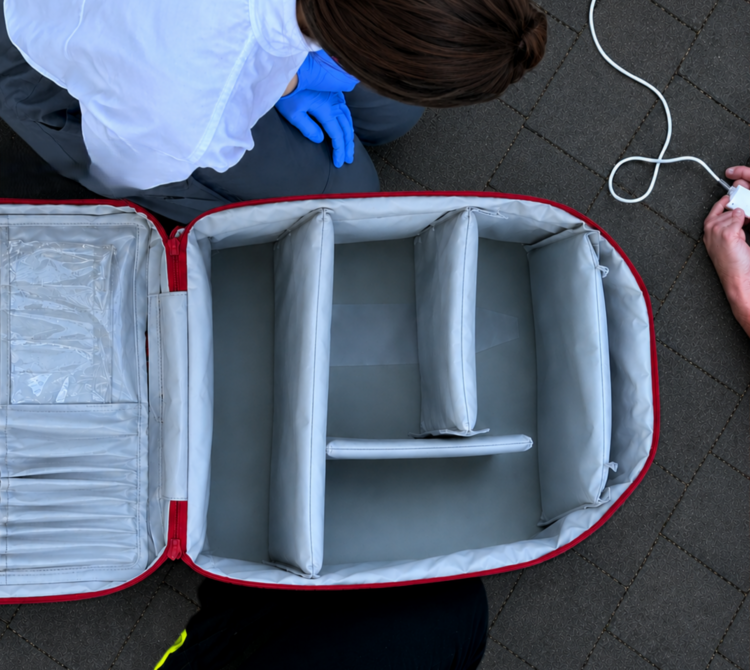 Kampagne missingtype 2026, leerer Sanitätsrucksack