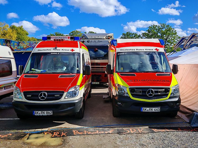 Abgebildet ist der RTW von Herdorf, sowie der Betzdorfer RTW auf den Betzdorfer Schützenfest 2025