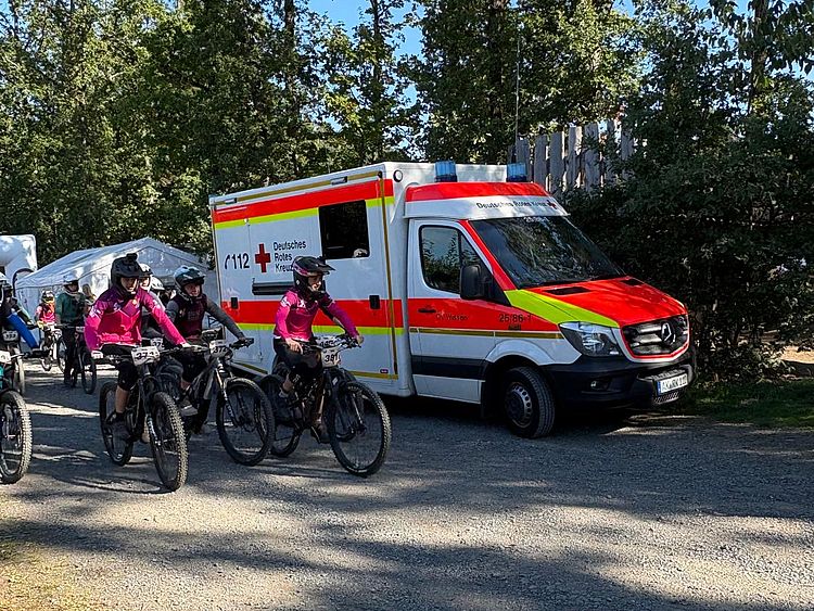 Radfahrer am Start des MTB-Rennen des Veranstalter SuF Betzdorf e. V., (Foto: DRK)