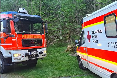 Einsatzfahrzeug der Feuerwehr, sowie der RTW des DRK-Ortsverein Betzdorf