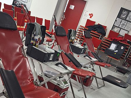Blutspendeliegen fotografiert in Räumlichkeiten des Freiherr-vom-Stein-Gymnasiums Betzdorf 2025