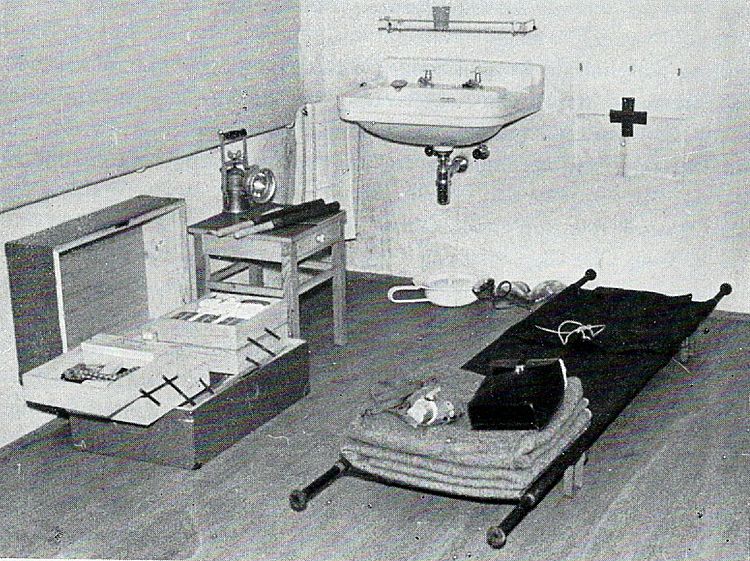 Eingerichtete Unfallhilfsstelle (Foto: Franz Steingruber, Handbuch für den Krankentransport 1957)
