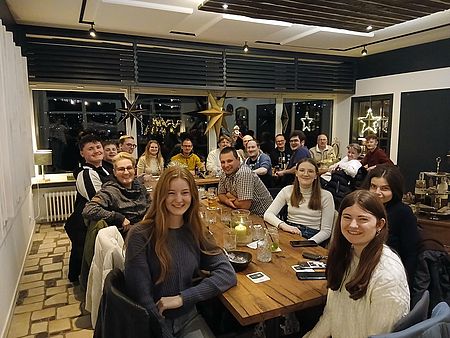 Gruppenfoto des DRK-Ortsverein Betzdorf, anlässlich der Weihnachtsfeier 2025 im Struthof