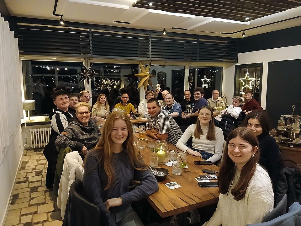 Gruppenfoto des DRK-Ortsverein Betzdorf, anlässlich der Weihnachtsfeier 2025 im Struthof