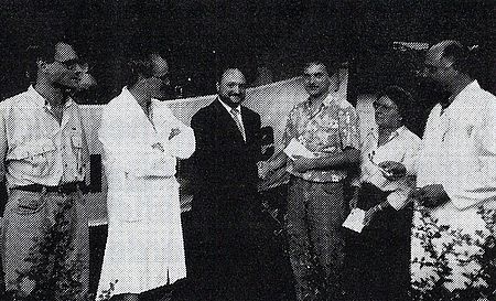Bei der Ehrung des Blutspenders, von links Georg Möller (Geschäftsführer DRK Betzdorf, Dr. Dieter Enders, Michael Lieber (Bürgermeister, 1. Vorsitzender DRK-Betzdorf), Michael Lehnert (Blutspender), Marlene Eutebach (2. Vorsitzende)und Dr. Horst Ludwig, Referent des Blutspendedienstes Koblenz ( Foto: WR 26.06.1992, fr) 