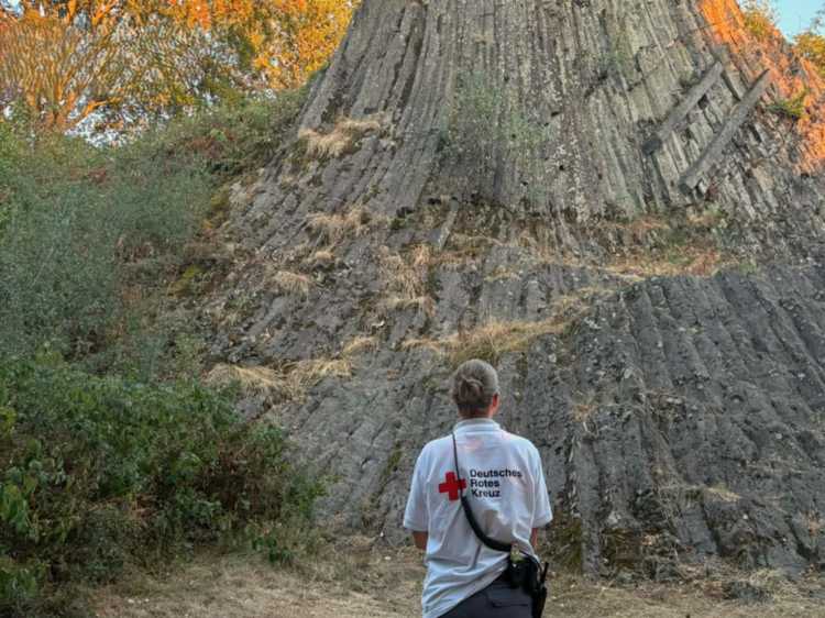 Einsatzkraft vor Druidenstein, (Foto: DRK)