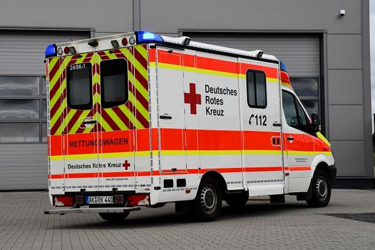 Dreiviertelansicht Heck des DRK RTW Betzdorf (Foto: DRK)