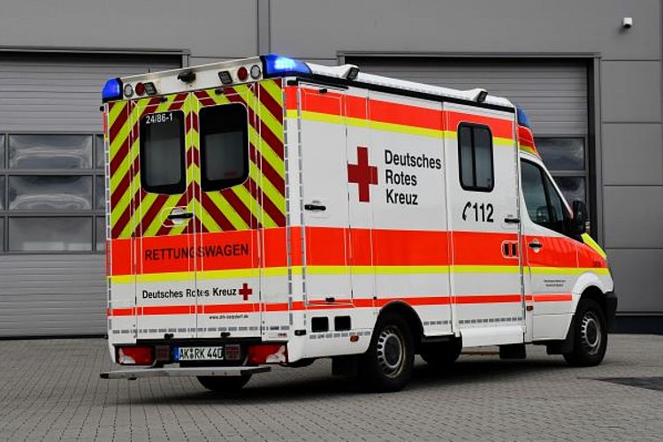 Dreiviertelansicht Heck des DRK RTW Betzdorf (Foto: DRK)