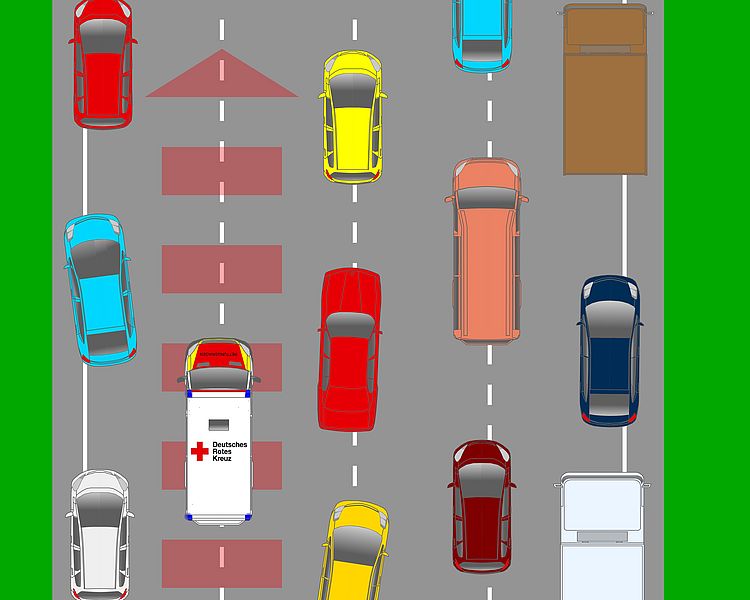 gebildete Rettungsgasse bei vier Fahrspuren
