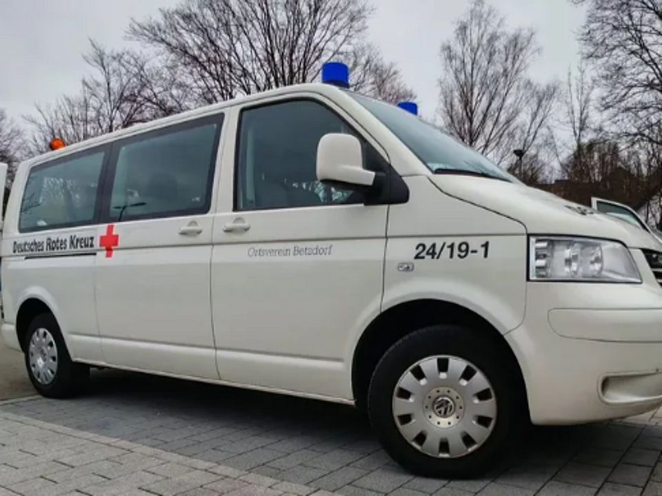 Der MTW auf einen Ausflug mit dem JRK zur Eisporthalle Wiehl