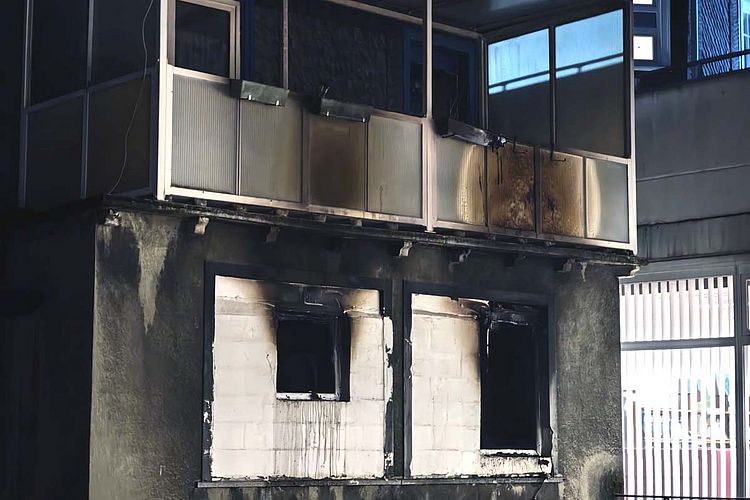 Die Wohnung im Erdgeschoss stand im Vollbrand (Bilder: kkö)